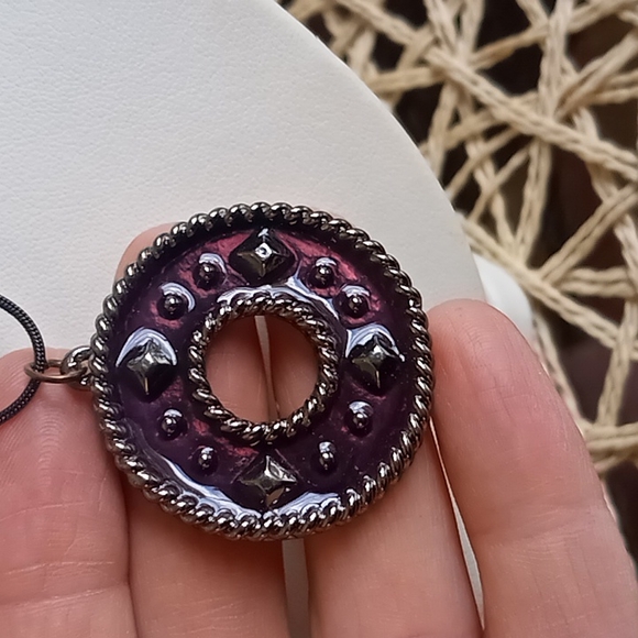 Enamel medallion necklace - Picture 2 of 4